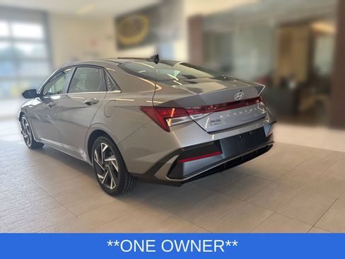Used 2025 Hyundai Elantra Limited FWD image 2