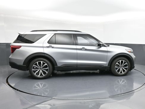 Used 2023 Ford Explorer ST-Line w/ Class IV Trailer Tow Package image 9