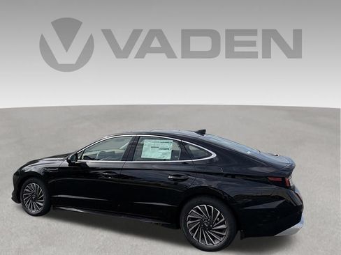 New 2026 Hyundai Sonata Limited FWD image 3