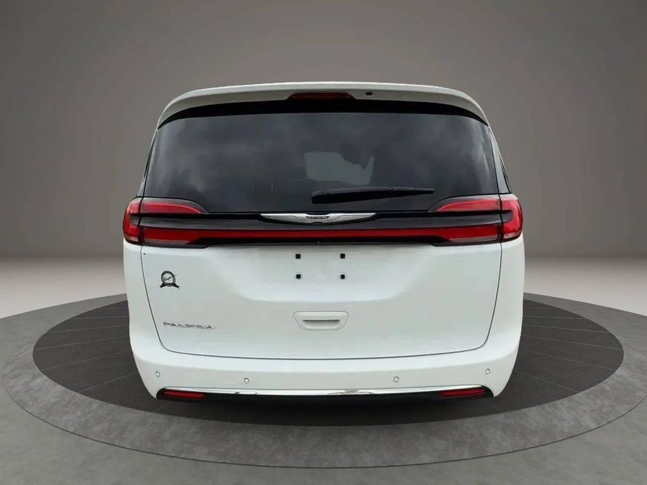 Used 2023 Chrysler Pacifica Touring-L FWD image 5