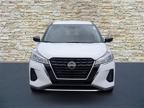 Used 2022 Nissan Kicks S image 3
