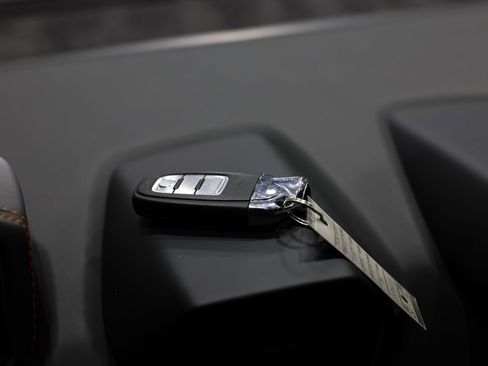 Used 2020 Lamborghini Huracan EVO image 23