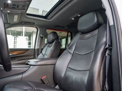 Used 2020 Cadillac Escalade Luxury image 18