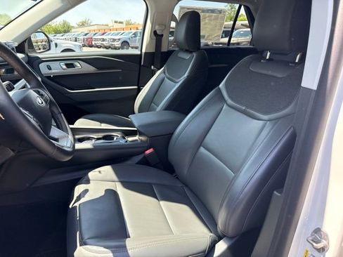 Used 2025 Ford Explorer Active w/ Active Comfort Package AWD/4WD image 10