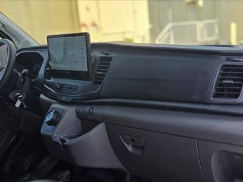 Used 2022 Ford E-Transit Medium Roof image 16