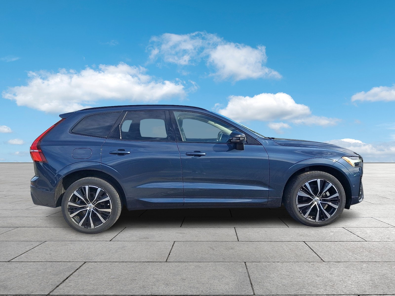Certified 2024 Volvo XC60 B5 Plus w/ Climate Package AWD/4WD image 7