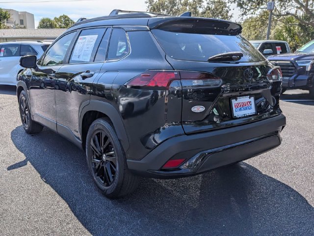 Used 2024 Toyota Corolla Cross AWD Hybrid w/ Moonroof Package image 5