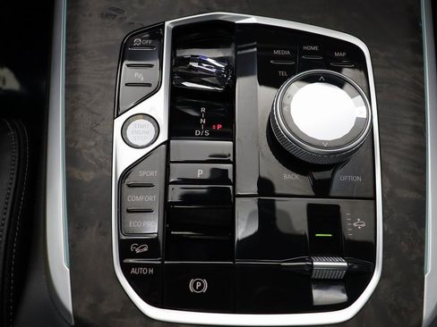 Certified 2025 BMW X7 xDrive40i w/ Executive Package image 13