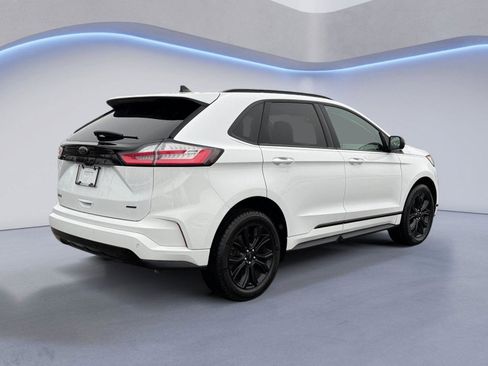 Certified 2022 Ford Edge SE w/ Black Appearance Package AWD/4WD image 3