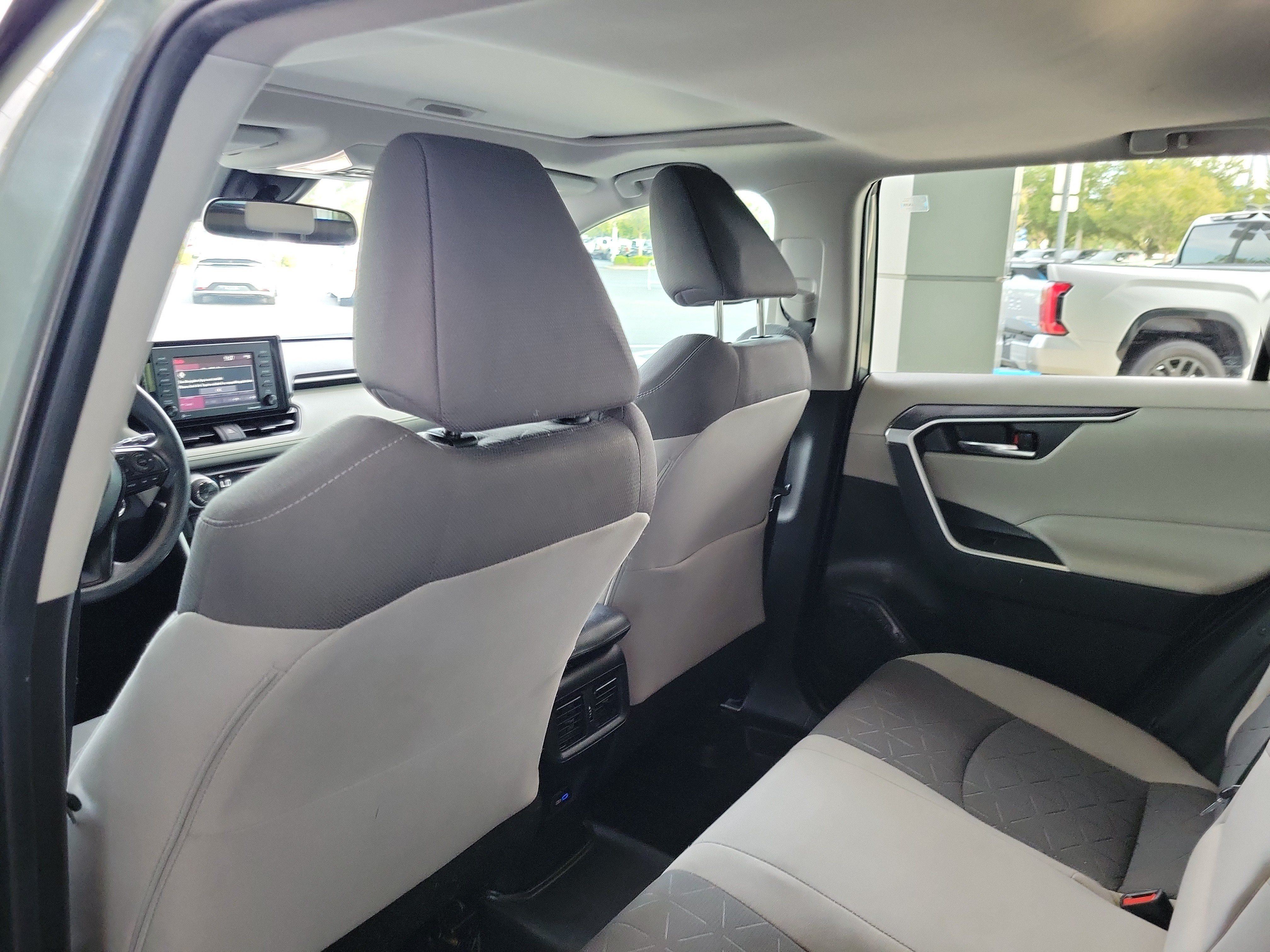 Used 2022 Toyota RAV4 XLE w/ Convenience Package FWD image 26