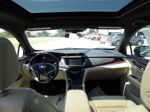 Used 2017 Cadillac XT5 Luxury AWD/4WD image 26
