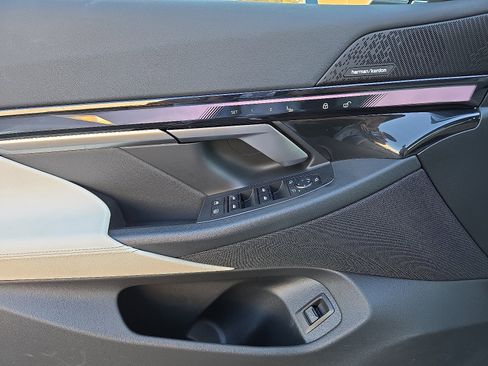 Used 2024 BMW 540i xDrive w/ Premium Package image 13