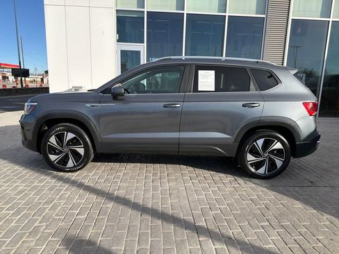 Certified 2023 Volkswagen Taos SE image 3