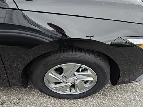 Certified 2026 Hyundai Elantra SE FWD image 12