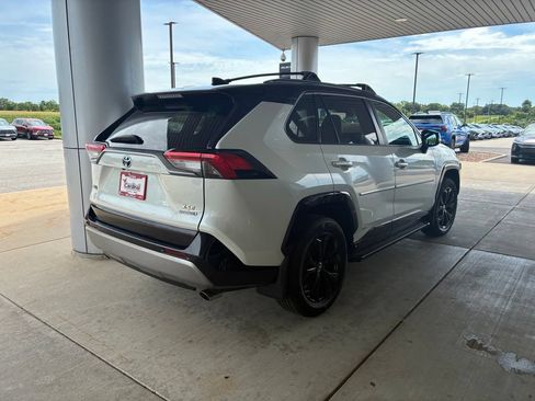 Used 2022 Toyota RAV4 XSE AWD/4WD image 4