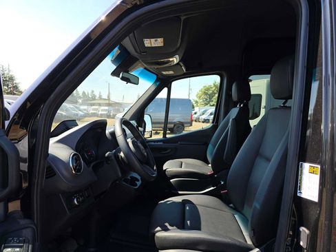 Used 2025 Mercedes-Benz Sprinter 2500 image 21