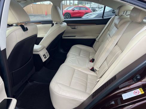 Used 2016 Lexus ES 300h Hybrid image 22