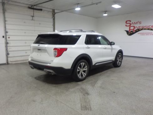 Used 2020 Ford Explorer Platinum w/ Premium Technology Package AWD/4WD image 4