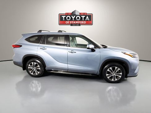 Certified 2022 Toyota Highlander XLE image 8