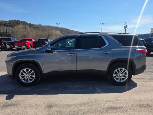 Used 2021 Chevrolet Traverse LT image 9