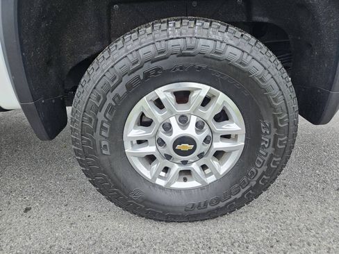 Used 2022 Chevrolet Silverado 2500 LT w/ Convenience Package AWD/4WD image 11