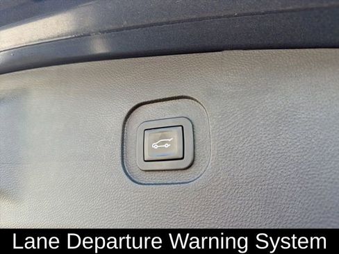 Used 2017 Chevrolet Equinox Premier w/ Enhanced Convenience Package image 16