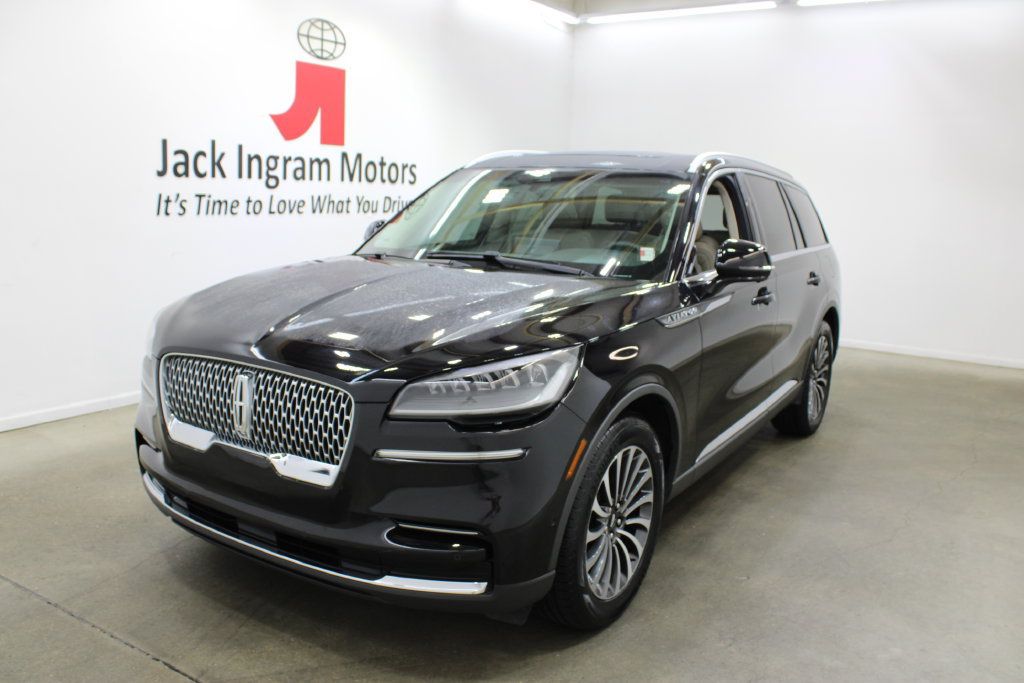 Used 2023 Lincoln Aviator Reserve w/ Elements Package Plus RWD image 2