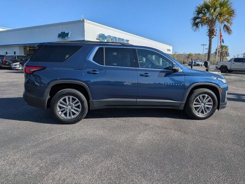 Used 2023 Chevrolet Traverse LT image 3