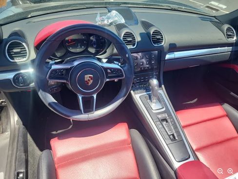 Used 2017 Porsche 718 Boxster RWD image 7