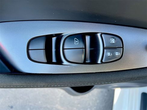 Used 2023 Nissan Leaf S image 20