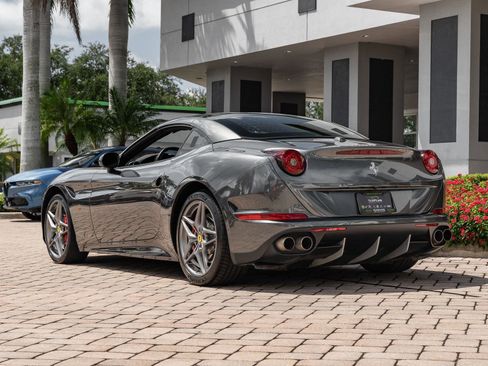 Used 2015 Ferrari California T image 31