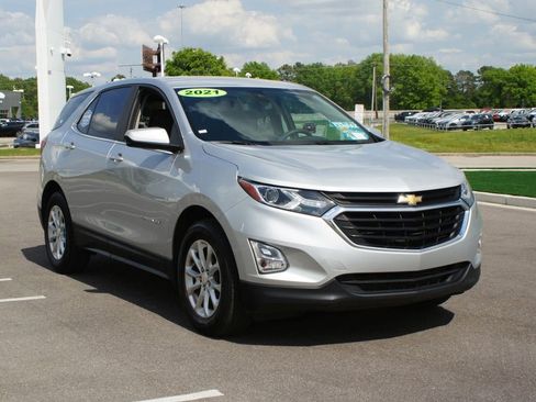 Used 2021 Chevrolet Equinox LT FWD image 2