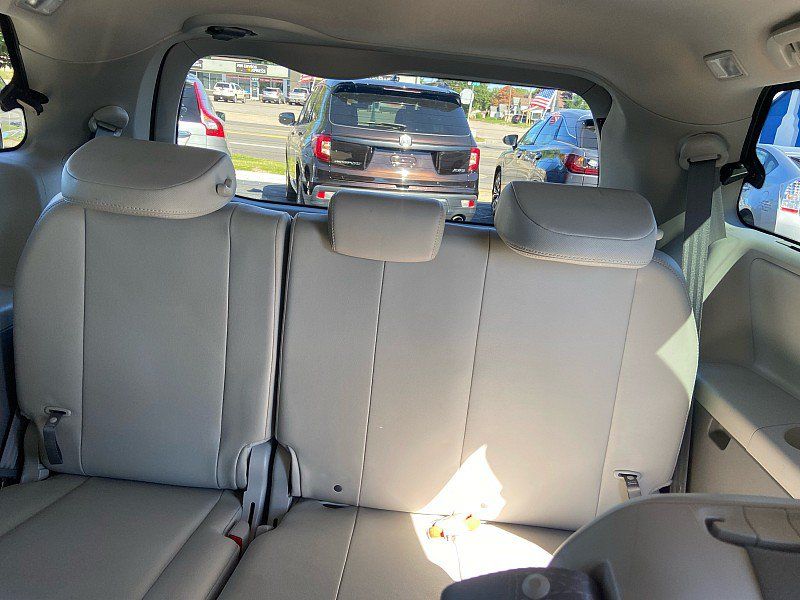 Used 2012 Toyota Sienna XLE w/ Entertainment Pkg FWD image 21