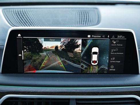 Used 2022 BMW 750i xDrive w/ Luxury Rear Seating Package image 41