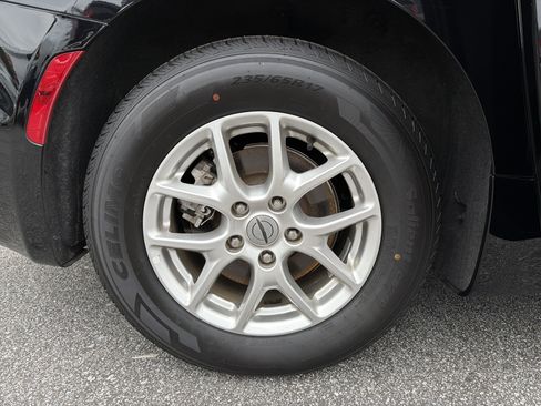 Used 2024 Chrysler Pacifica Touring-L image 18