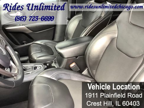 Used 2019 Jeep Cherokee Latitude Plus w/ Comfort/Convenience Group FWD image 36