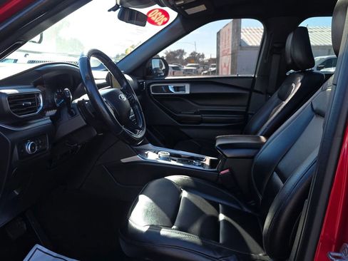 Used 2020 Ford Explorer XLT w/ Equipment Group 202A AWD/4WD image 6