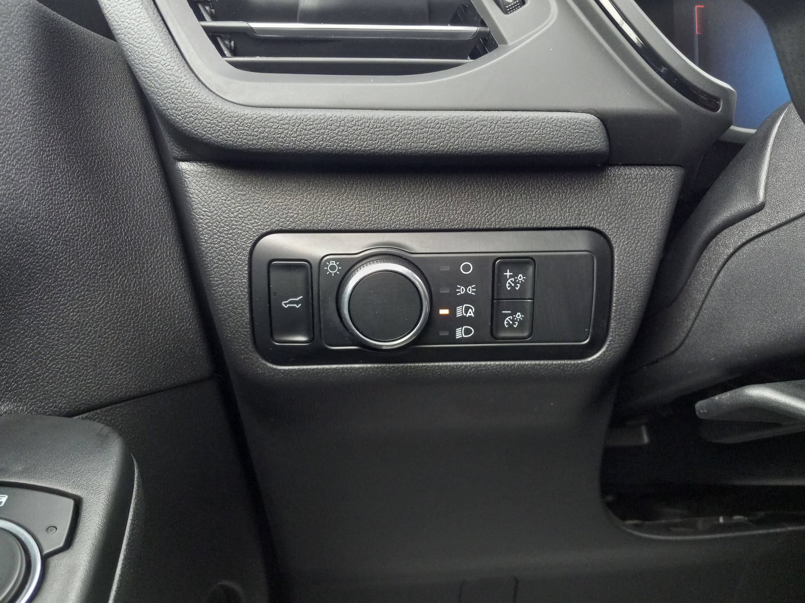 Used 2024 Ford Escape ST-Line w/ Cold Weather Package FWD image 25