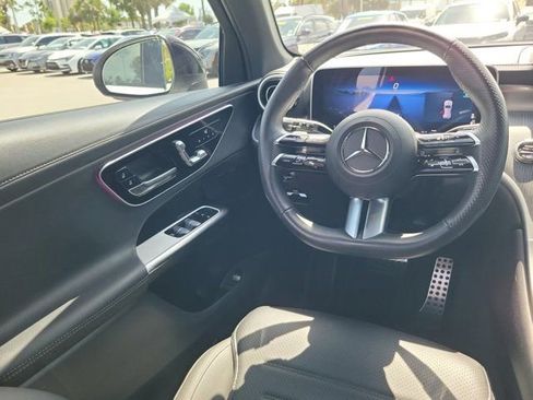 Used 2025 Mercedes-Benz GLC 300 4MATIC image 20