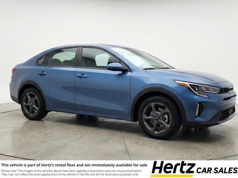 Used 2025 Kia K4 LXS image 1