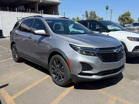 Used 2023 Chevrolet Equinox RS image 2
