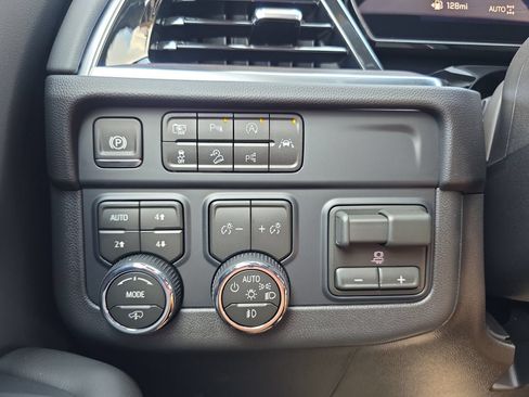 New 2026 Chevrolet Suburban Z71 w/ Z71 Off-Road Package AWD/4WD image 26