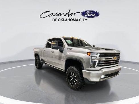 Used 2022 Chevrolet Silverado 2500 High Country image 2