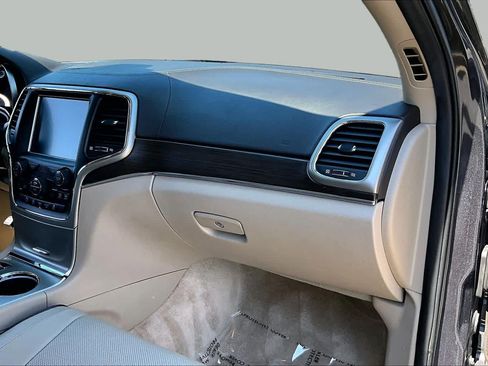 Used 2017 Jeep Grand Cherokee Overland AWD/4WD image 19