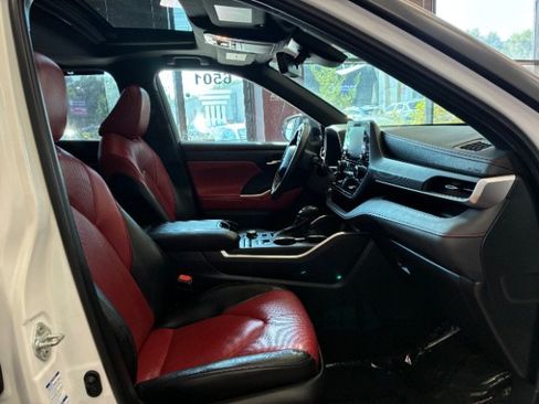 Used 2022 Toyota Highlander XSE AWD/4WD image 35