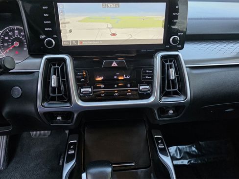 Used 2022 Kia Sorento S image 22