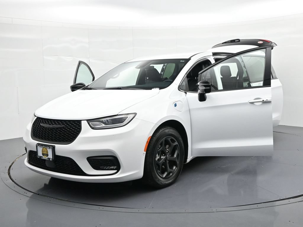 Used 2024 Chrysler Pacifica Limited FWD image 26
