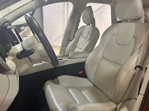 Used 2018 Volvo XC60 T8 Inscription image 12
