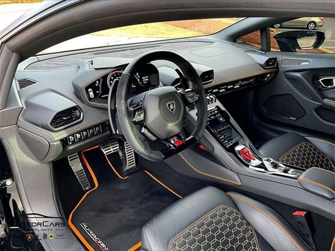 Used 2020 Lamborghini Huracan EVO image 13