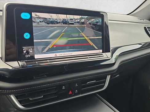 Used 2024 Volkswagen Atlas Cross Sport SE image 11